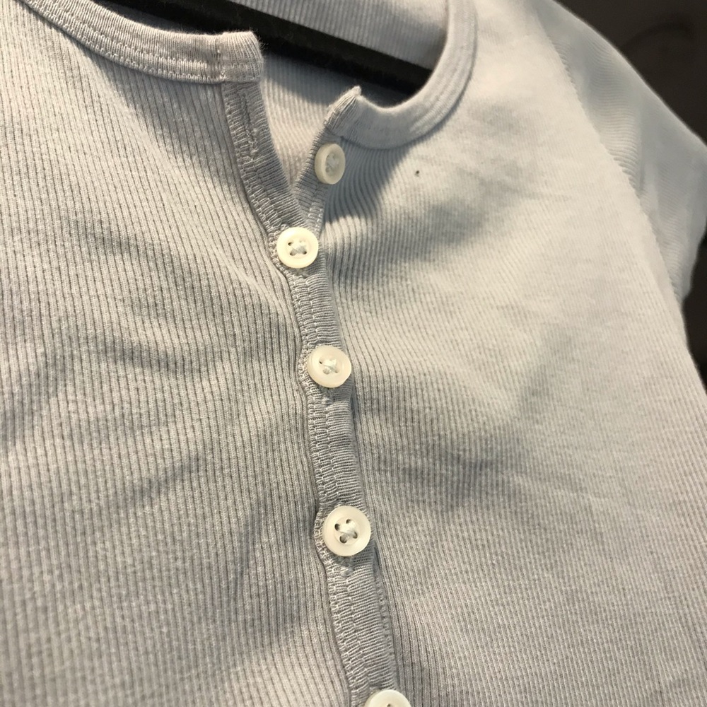 NWT Brandy Melville baby blue button crop top - Picture 2 of 4
